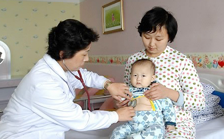 '북한 옥류아동병원 의사와 간호사들
