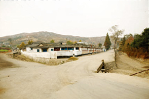 개성 송악산 인근 가옥.(사진·국립민속박물관 제공)