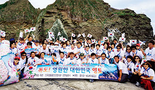 올해로 5년째를 맞는 홍천군협의회의 ‘우리 영토 독도 탐방’ 행사. 사진은 지난해 행사 모습으로, 올해도 9월에 탐방 행사를 실시할 예정이다.