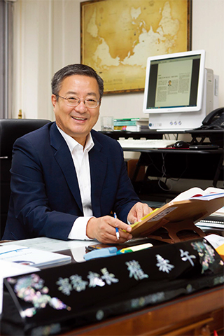 “기본과 규정을 근거로 자문위원 활동 지원하겠다” 밝힌 권태오 신임 사무처장.