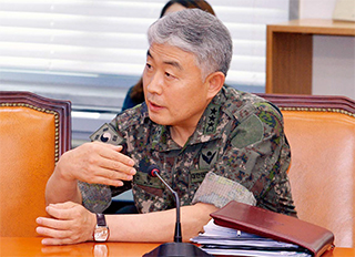 북한의 5차 핵실험 직후 기자회견을 통해 우리는 킬체인과 KAMD 외 대량응징 보복을 하는 KMPR 능력을 갖추고 있다고 밝힌 임호영 합참 전략기획본부장. 그러나 그것으로는 균형을 잡을 수 없다.